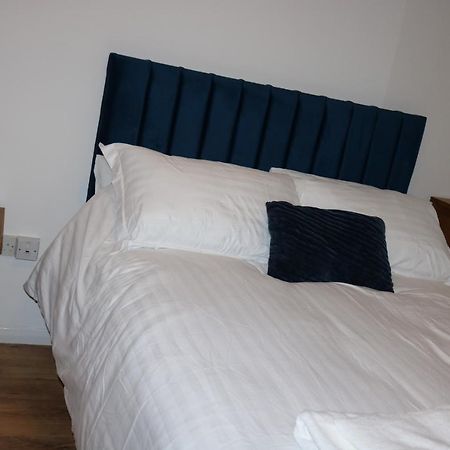 Entire -4 Bedrooms Detached House With Driveway Nottingham Kültér fotó