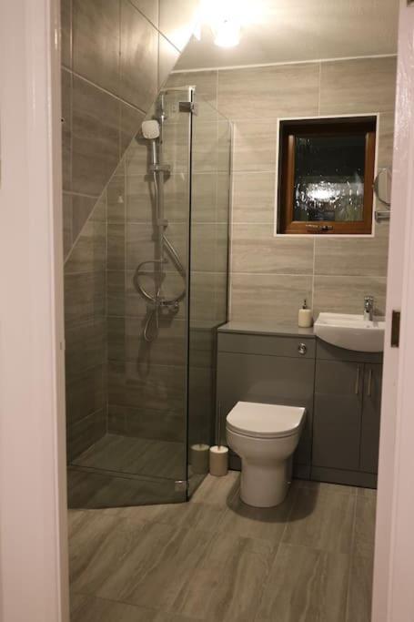 Entire -4 Bedrooms Detached House With Driveway Nottingham Kültér fotó