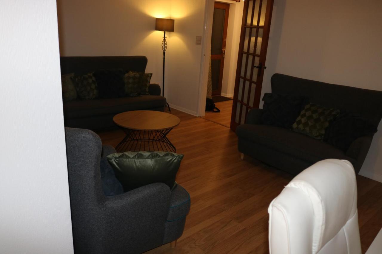 Entire -4 Bedrooms Detached House With Driveway Nottingham Kültér fotó