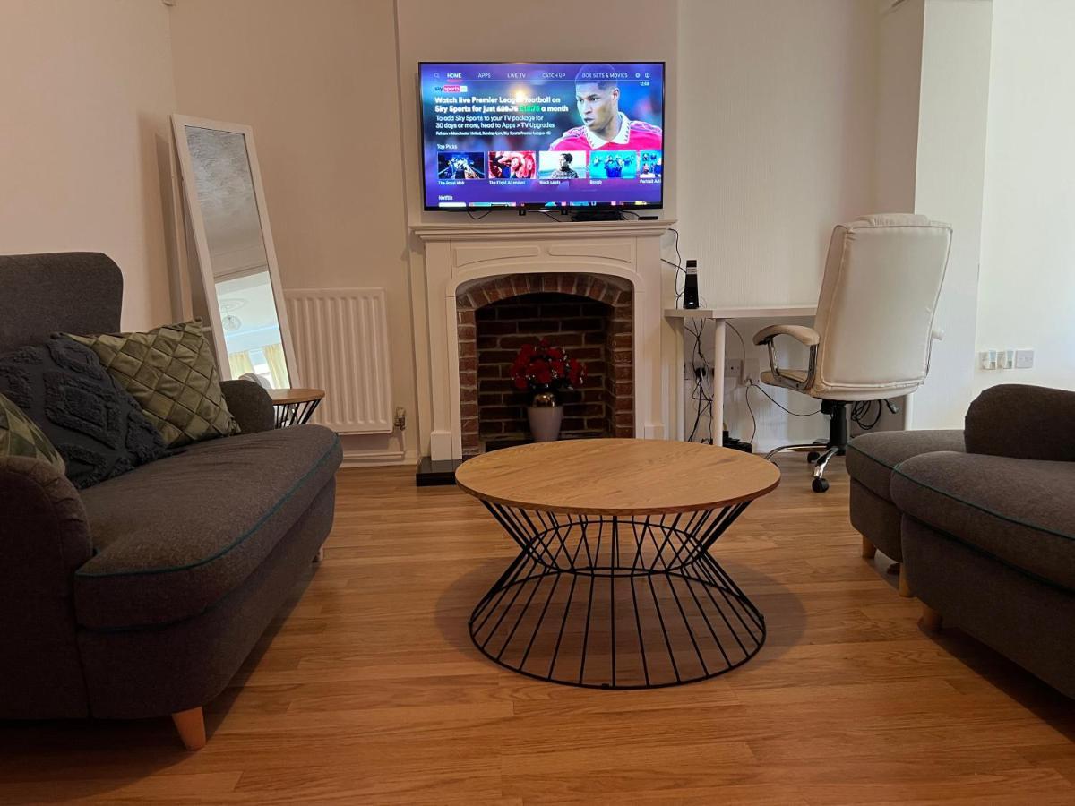 Entire -4 Bedrooms Detached House With Driveway Nottingham Kültér fotó