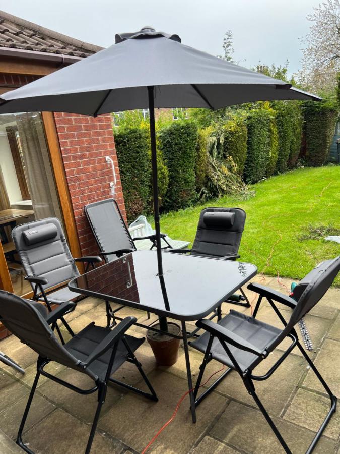 Entire -4 Bedrooms Detached House With Driveway Nottingham Kültér fotó